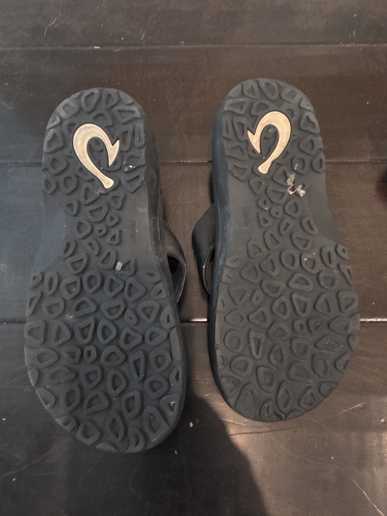 Men\'s Olukai Black Leather Flip Flop Sandals